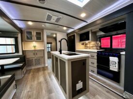 2023 Forest River Wildwood Heritage Glen 310BHI