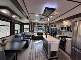 2022 KEYSTONE MONTANA 295RL