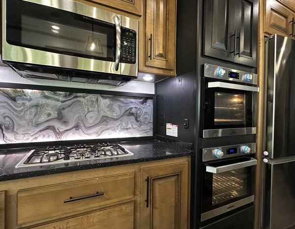 
								2021 Heartland Landmark 365 Newport full									