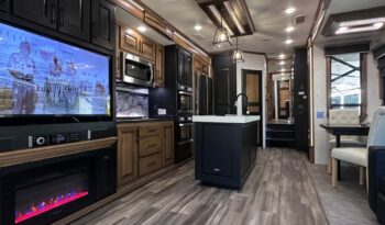 
										2021 Heartland Landmark 365 Newport full									