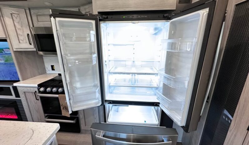 
								2023 Keystone Montana 335BH full									