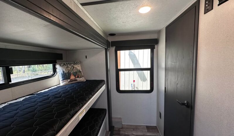 
								2023 Keystone Montana 335BH full									