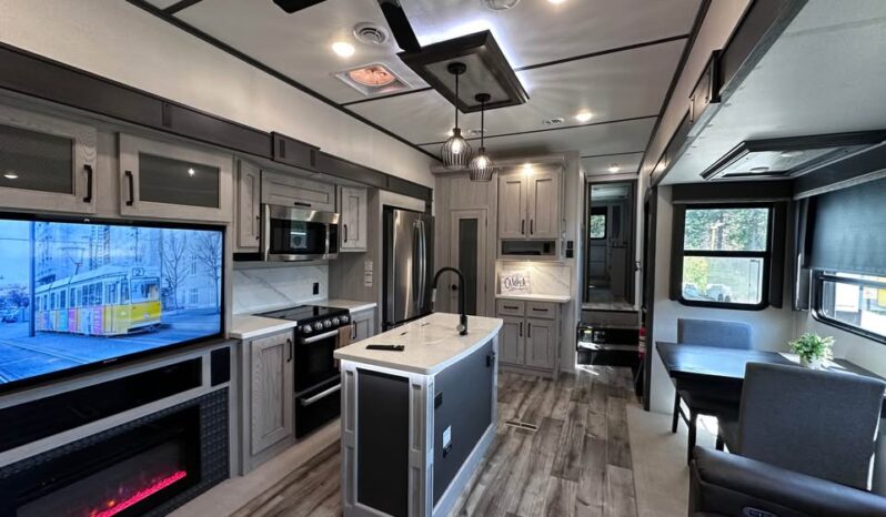 
								2023 Keystone Montana 335BH full									