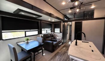 
										2023 Keystone Montana 335BH full									