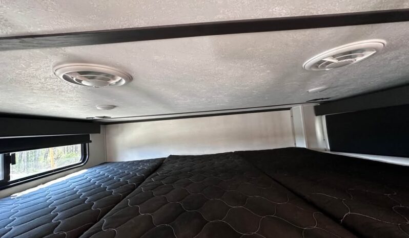 
								2023 Keystone Montana 335BH full									