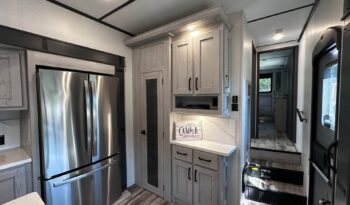 
										2023 Keystone Montana 335BH full									