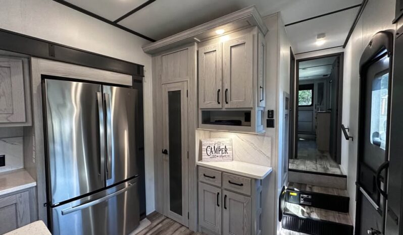 
								2023 Keystone Montana 335BH full									