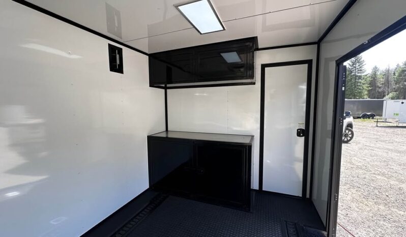 
								2026 Diamond Cargo 8.5×28 Car Trailer | Full Bath | Cabinets | AC | Awning | 50amp full									