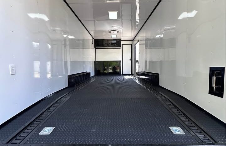 
								2026 Diamond Cargo 8.5×28 Car Trailer | Full Bath | Cabinets | AC | Awning | 50amp full									