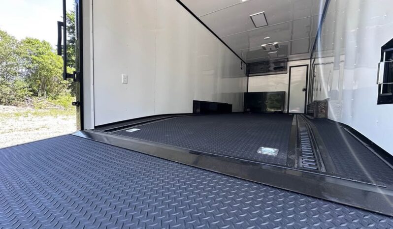 
								2026 Diamond Cargo 8.5×28 Car Trailer | Full Bath | Cabinets | AC | Awning | 50amp full									