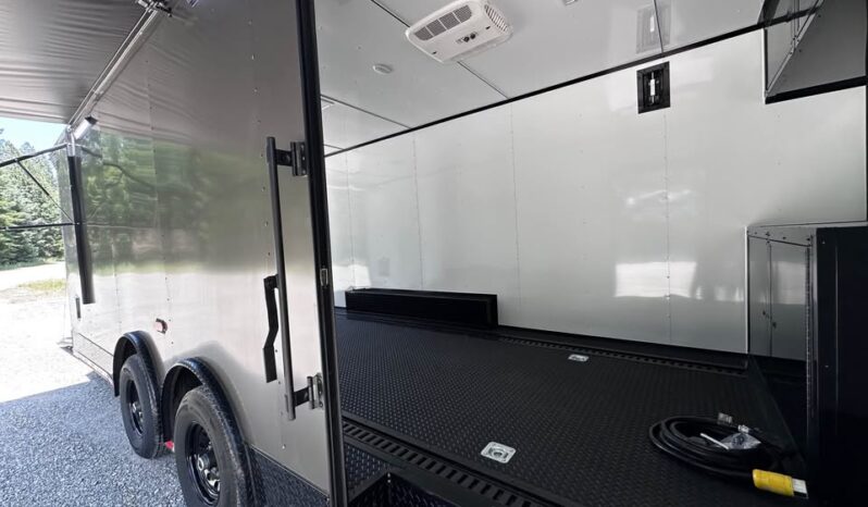 
								2026 Diamond Cargo 8.5×28 Car Trailer | Full Bath | Cabinets | AC | Awning | 50amp full									