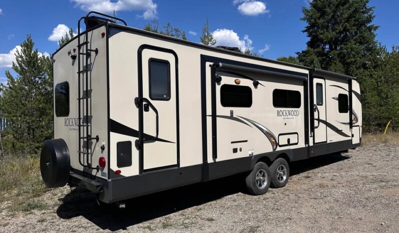 
								2019 Rockwood Ultra Lite 2910SBD Bunk House|1.5 Baths|Dual Entry full									