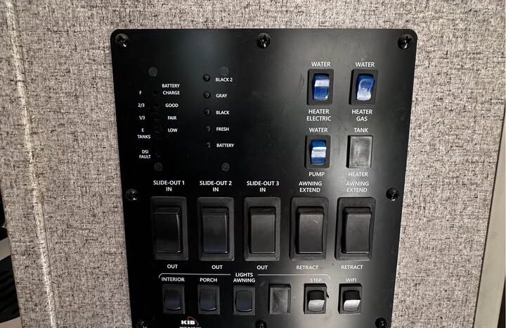 
								2019 Rockwood Ultra Lite 2910SBD Bunk House|1.5 Baths|Dual Entry full									