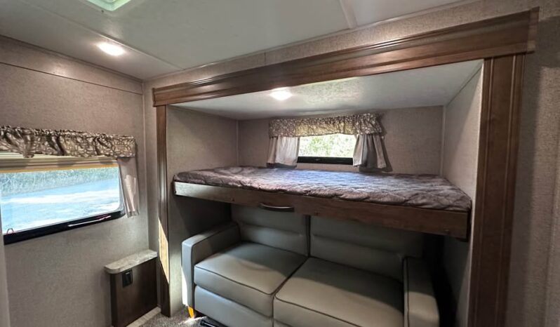 
								2019 Rockwood Ultra Lite 2910SBD Bunk House|1.5 Baths|Dual Entry full									
