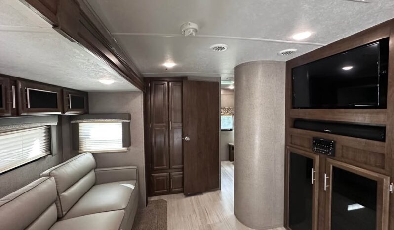 
								2019 Rockwood Ultra Lite 2910SBD Bunk House|1.5 Baths|Dual Entry full									