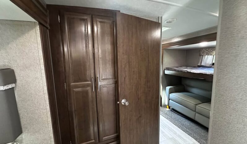 
								2019 Rockwood Ultra Lite 2910SBD Bunk House|1.5 Baths|Dual Entry full									