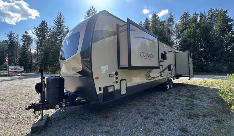 
								2019 Rockwood Ultra Lite 2910SBD Bunk House|1.5 Baths|Dual Entry full									