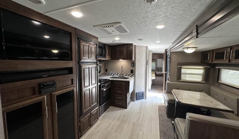 
								2019 Rockwood Ultra Lite 2910SBD Bunk House|1.5 Baths|Dual Entry full									