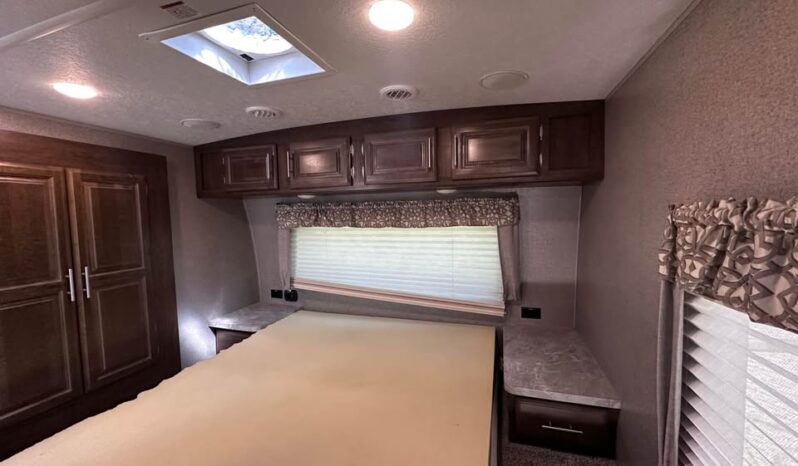 
								2019 Rockwood Ultra Lite 2910SBD Bunk House|1.5 Baths|Dual Entry full									