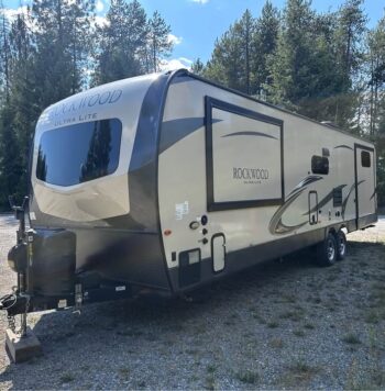 RV for Sale: 2019 Rockwood Ultra Lite 2910SBD – Bunkhouse + 1.5 Bath + Dual Entry!