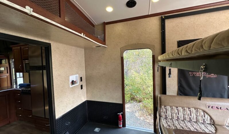 
								2015 Tesla 3212 Toy Hauler by Evergreen full									