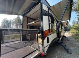 2015 Tesla 3212 Toy Hauler by Evergreen