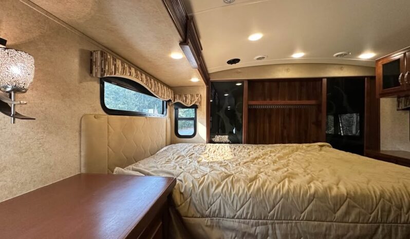 
								2015 Tesla 3212 Toy Hauler by Evergreen full									