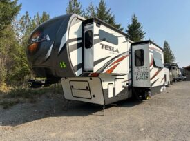 2015 Tesla 3212 Toy Hauler by Evergreen