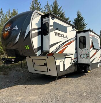 RV for Sale – 2015 Tesla 3212 Toy Hauler by Evergreen