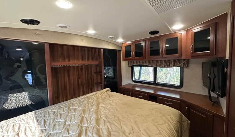 
								2015 Tesla 3212 Toy Hauler by Evergreen full									