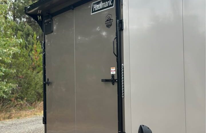 
								2026 Haulmark 8.5×18 Cargo Trailer | 90″ H | Beavertail | Phantom Trim full									