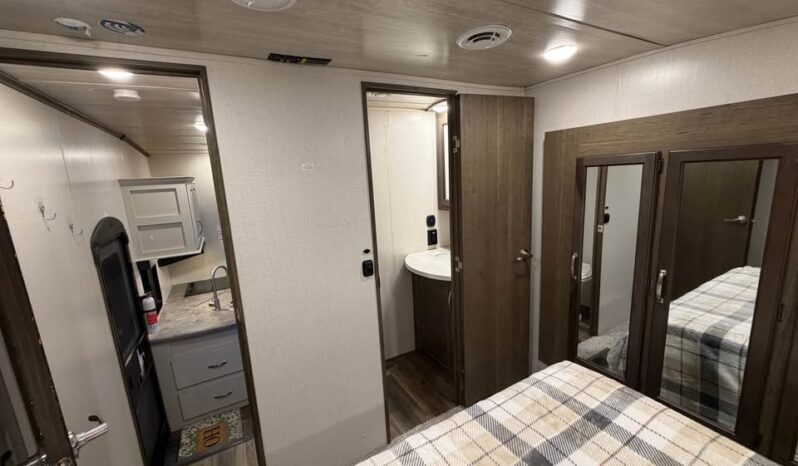 
								2023 Keystone Cougar 32BHS| Bunk Room | 1.5 Bath | Outdoor Kitchen | Sleeps 11! full									