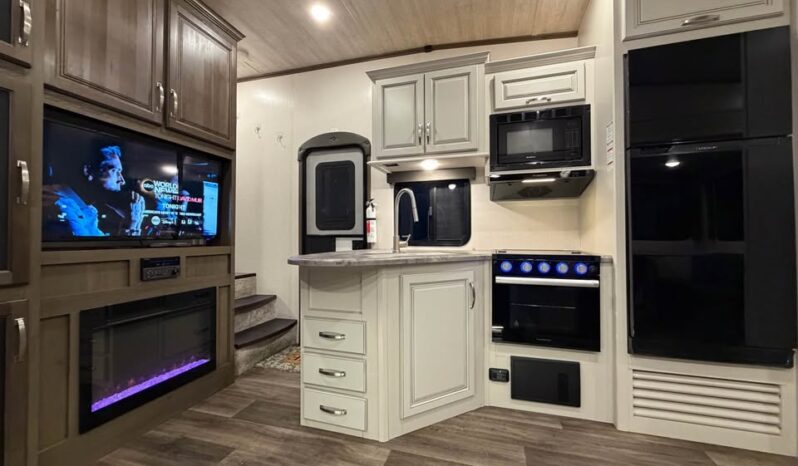 2023 Keystone Cougar 32BHS| Bunk Room | 1.5 Bath | Outdoor Kitchen | Sleeps 11!