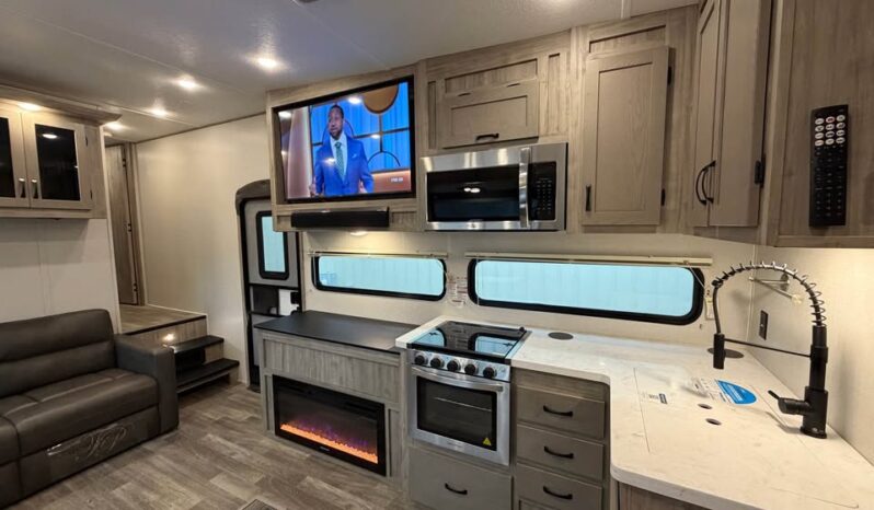 
								2024 COACHMEN CHAPARRAL 355FBX | 2BA 2 BD full									