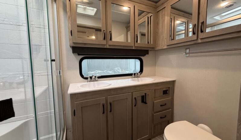 
								2024 COACHMEN CHAPARRAL 355FBX | 2BA 2 BD full									