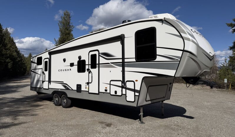 2023 Keystone Cougar 32BHS| Bunk Room | 1.5 Bath | Outdoor Kitchen | Sleeps 11!