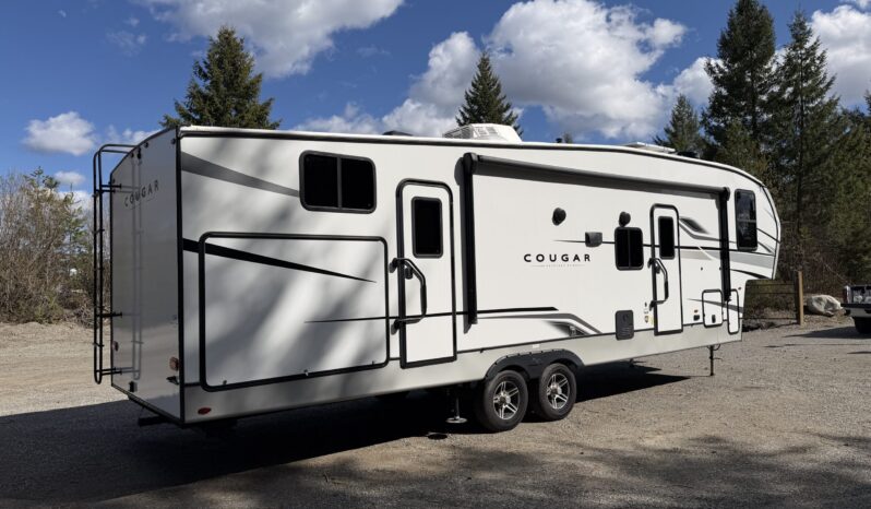 2023 Keystone Cougar 32BHS| Bunk Room | 1.5 Bath | Outdoor Kitchen | Sleeps 11!