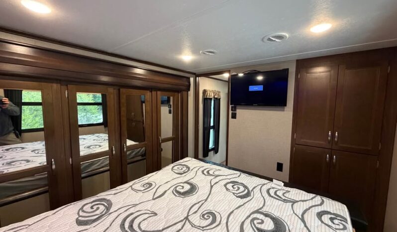 
								2018 Keystone Montana 380TH | Toy Hauler | Front Living full									