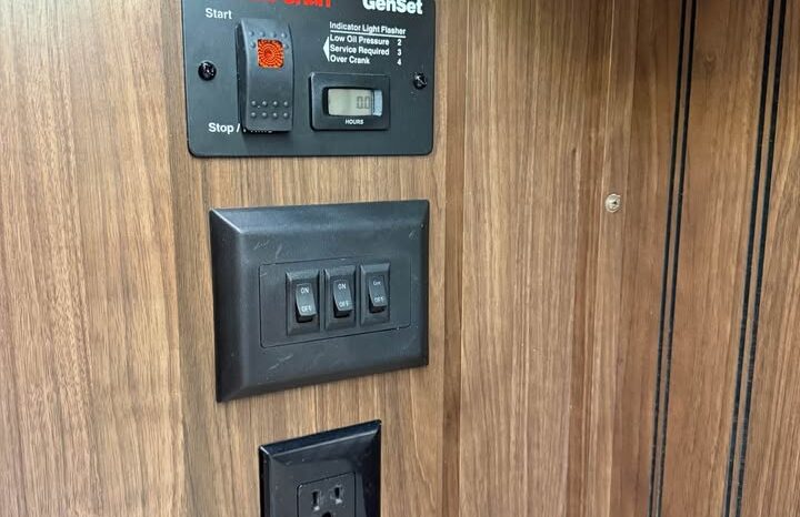 
								2018 Keystone Montana 380TH | Toy Hauler | Front Living full									