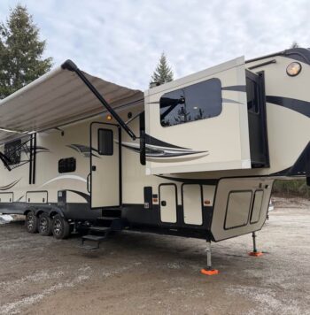 2018 Keystone Montana 380TH | Toy Hauler | Front Living