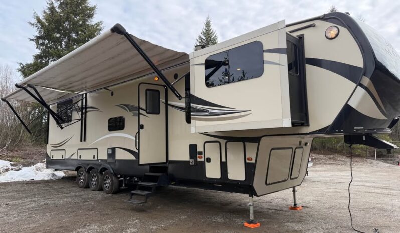 2018 Keystone Montana 380TH | Toy Hauler | Front Living
