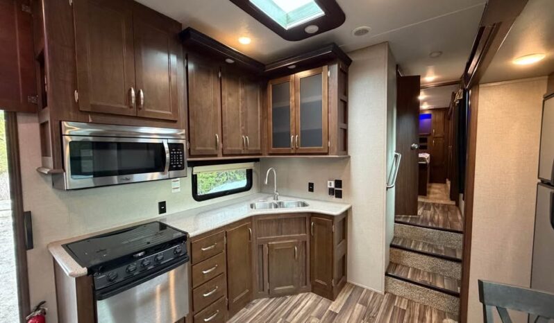 
								2018 Keystone Montana 380TH | Toy Hauler | Front Living full									