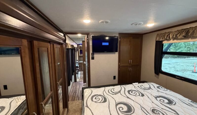 
								2018 Keystone Montana 380TH | Toy Hauler | Front Living full									