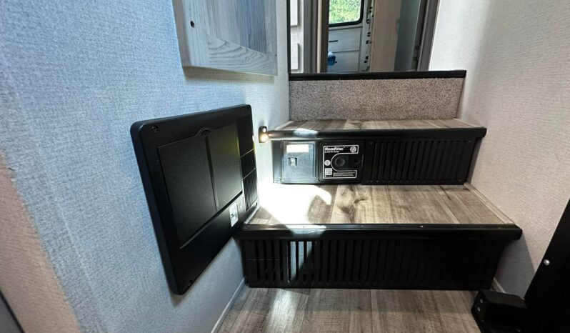 
								2023 Keystone High Country Montana 335BH | Bunk House | 1.5 Bath full									