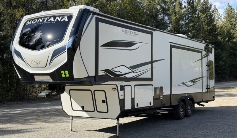 2023 Keystone High Country Montana 335BH | Bunk House | 1.5 Bath