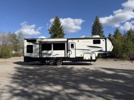 2023 Keystone High Country Montana 335BH | Bunk House | 1.5 Bath