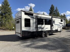 2023 Keystone High Country Montana 335BH | Bunk House | 1.5 Bath