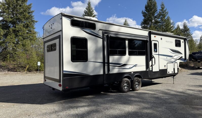 2023 Keystone High Country Montana 335BH | Bunk House | 1.5 Bath