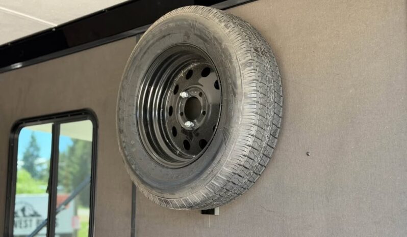 
								2026 Haulmark 8.5×16 Offgrid SXS Trailer | 3.5k Torsion Axles | Insulated | 90″ H | Awning full									